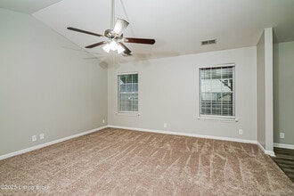 9216 River Trail Dr in Louisville, KY - Building Photo - Building Photo