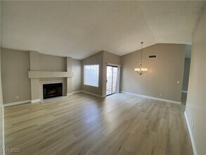376 Legacy Dr in Henderson, NV - Building Photo - Building Photo