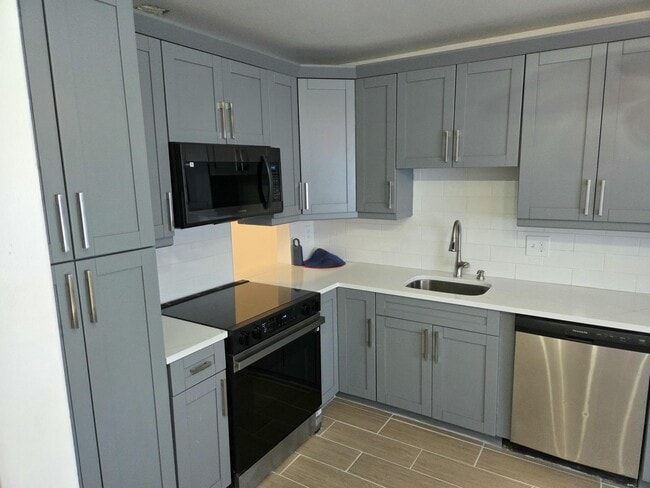 5730 Fernley Dr E in West Palm Beach, FL - Building Photo - Building Photo