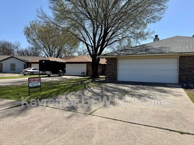 1014 Vera Ct in Irving, TX - Building Photo - Building Photo