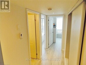 7 Applewood Ln in Toronto, ON - Building Photo - Building Photo