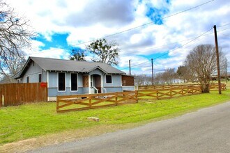 1221 Giddings St in Lexington, TX - Building Photo - Building Photo