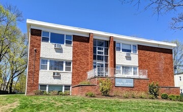 Maple Gardens in Montclair, NJ - Foto de edificio - Interior Photo