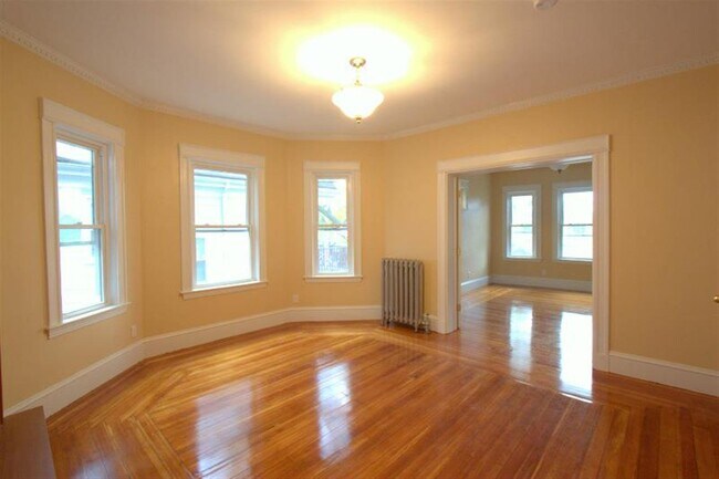 179 College Ave, Unit 2 in Somerville, MA - Building Photo - Building Photo