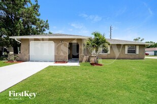 8185 Kings Bay Blvd in Ft. Myers, FL - Building Photo