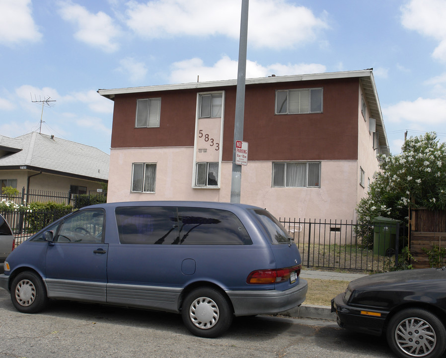 5833 Willoughby Ave in Los Angeles, CA - Building Photo