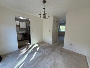 777 Middle Rd, Unit 36 in Portsmouth, NH - Foto de edificio - Building Photo