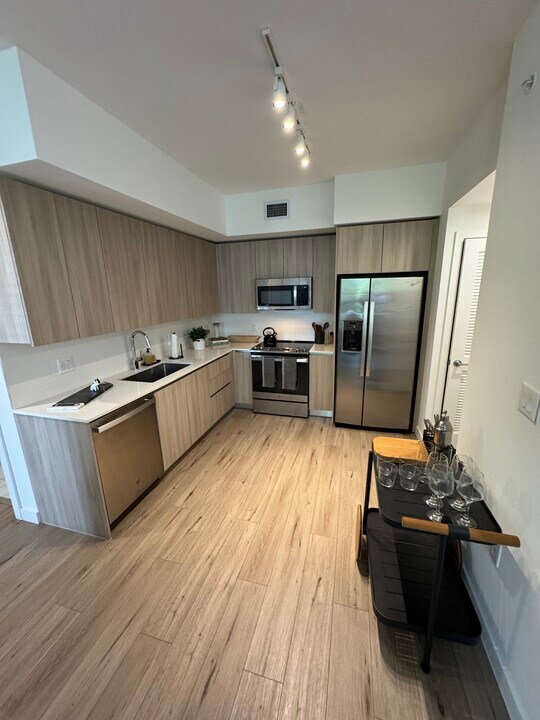 645 W 76th St, Unit A3 in Hialeah, FL - Building Photo