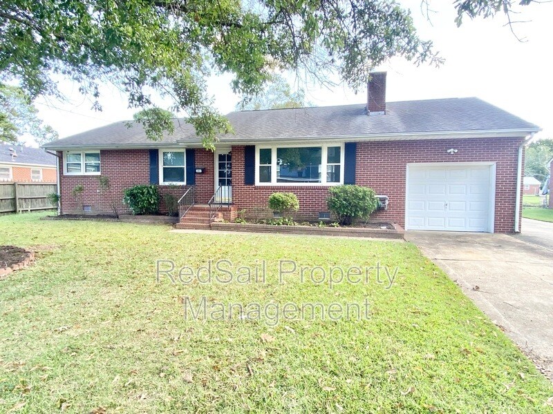 1003 Faubus Dr in Newport News, VA - Building Photo