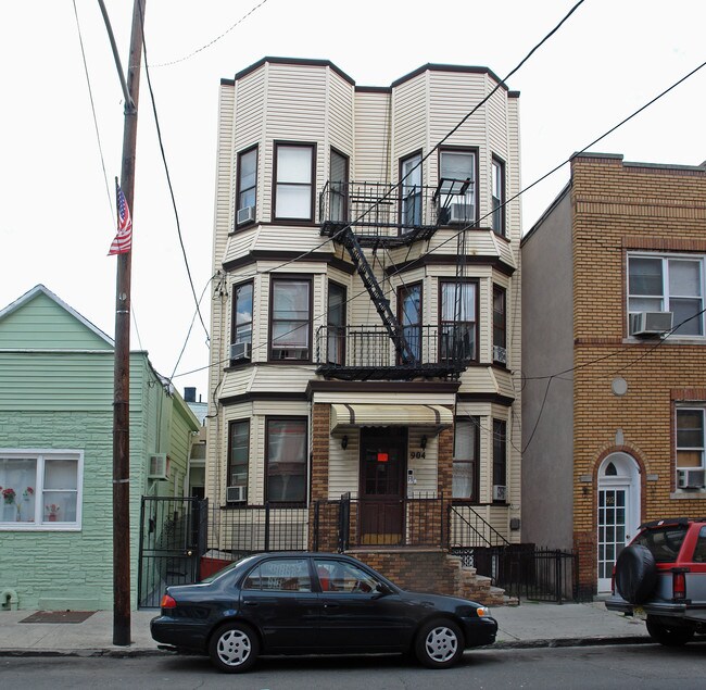 904 Bergenline Ave in Union City, NJ - Building Photo - Building Photo