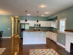 1572 S Kickapoo Ave in Springfield, MO - Building Photo - Building Photo