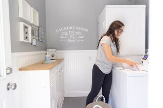 1119 N Sweetzer Ave, Unit 11 in West Hollywood, CA - Building Photo - Building Photo