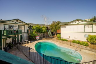 Alpine Apartments in Fresno, CA - Building Photo - Building Photo