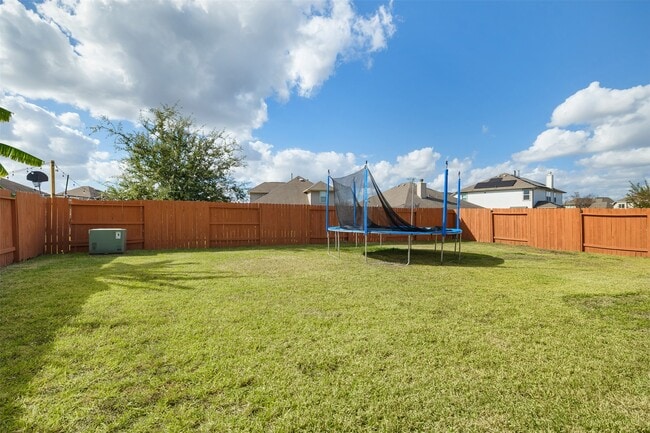 2923 Golden Honey Ln