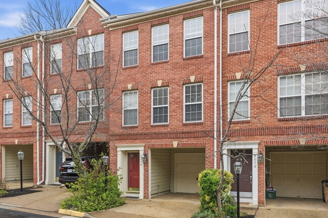 8074 Sebon Dr in Vienna, VA - Building Photo - Building Photo