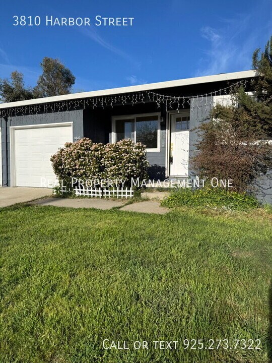 3810 Harbor St in Pittsburg, CA - Building Photo
