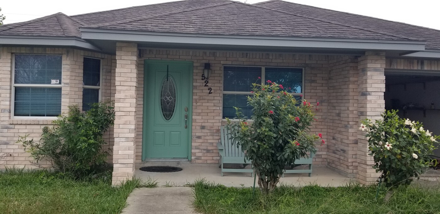 522 Legion Hall in Los Fresnos, TX - Building Photo