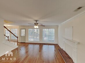 10002 Gardendale Ct in Charlotte, NC - Building Photo - Building Photo