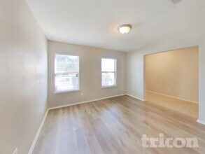 528 Shell St in Cedar Hill, TX - Foto de edificio - Building Photo