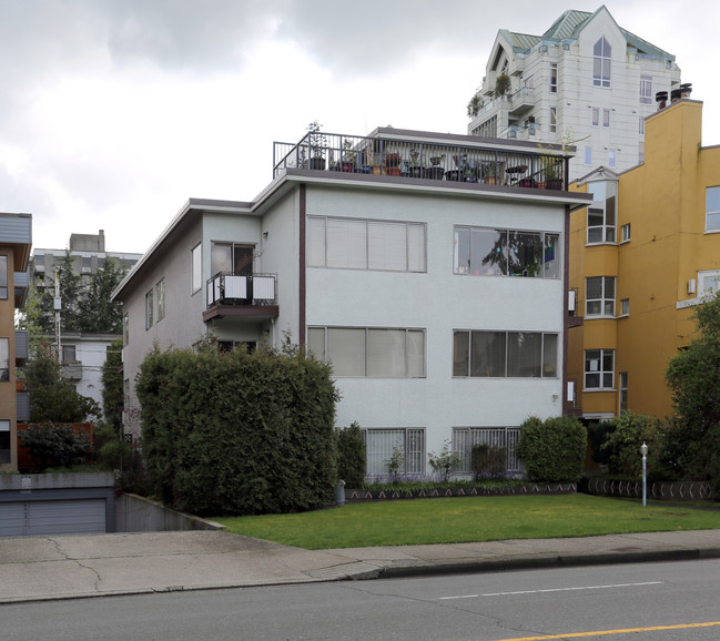 1266 W 12th Ave in Vancouver, BC - Building Photo - Primary Photo