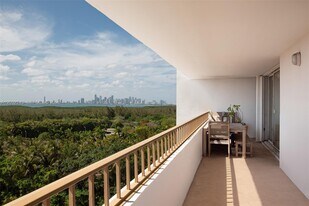 155 Ocean Ln Dr in Key Biscayne, FL - Building Photo