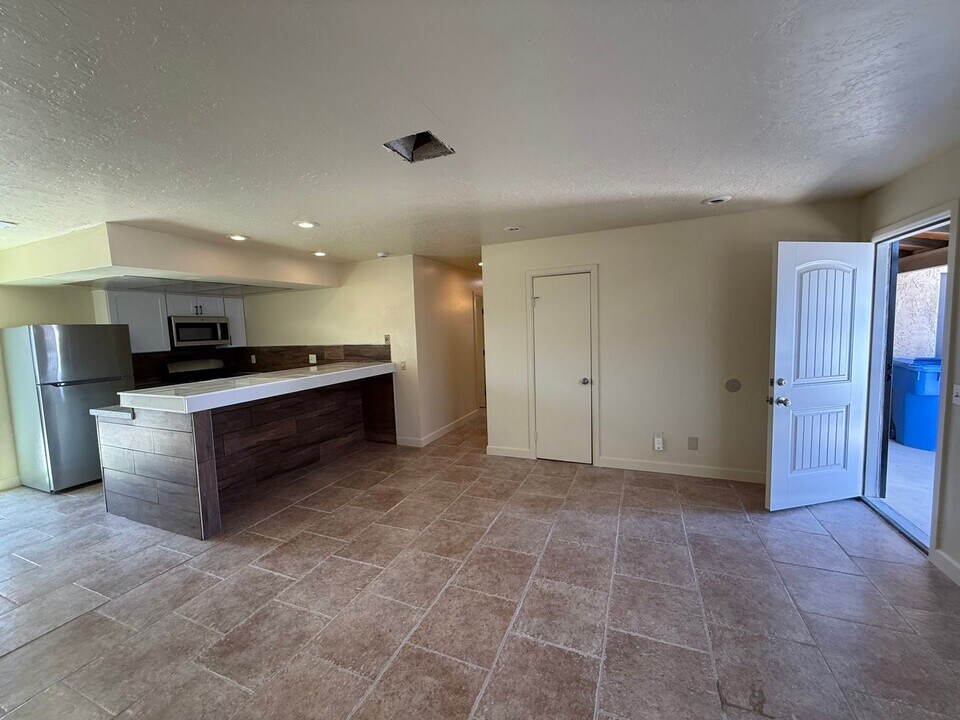 1512 Sunrise Rd in Barstow, CA - Building Photo