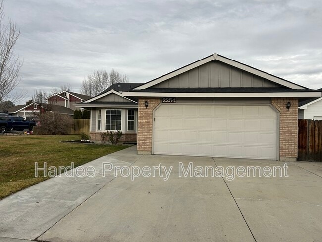 2254 N Zircon Ave in Meridian, ID - Building Photo - Building Photo
