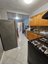 855 E 55th St, Unit Shared Apartment For Rent in Brooklyn, NY - Foto de edificio - Building Photo