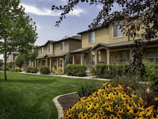Four Seasons Apartments & Townhomes in North Logan, UT - Building Photo - Building Photo