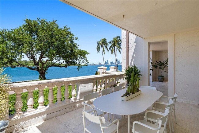 2411 Fisher Island Dr in Miami Beach, FL - Building Photo - Building Photo