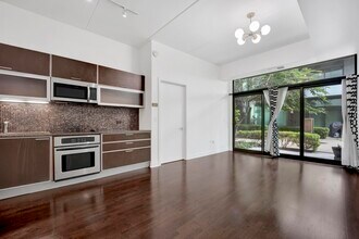 660 W Wayman St in Chicago, IL - Building Photo - Building Photo