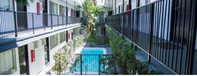 1810 N Cherokee Ave in Los Angeles, CA - Building Photo - Building Photo
