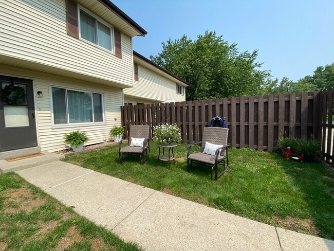 W164N11511-N11511 Squire Ct in Germantown, WI - Building Photo - Building Photo