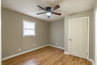 421 N Woodland Dr in Radcliff, KY - Building Photo - Building Photo