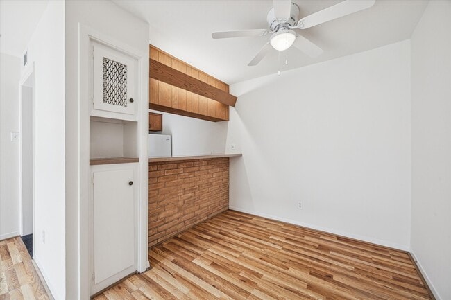 property at 3703 Roseland St