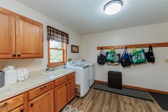 28400 W Rd in Spencer, OH - Foto de edificio - Building Photo