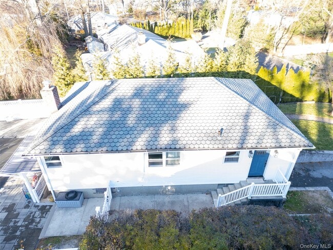 property at 275 Longvue Terrace