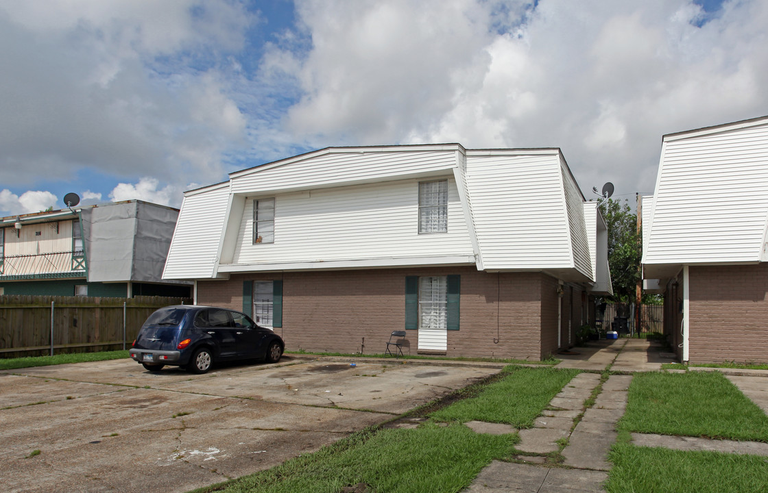 56 Unit Portfolio Sale in Gretna, LA - Building Photo