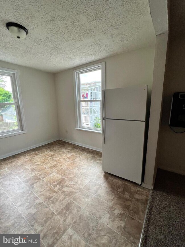 202 N Samuel St-Unit -201 in Charles Town, WV - Foto de edificio - Building Photo