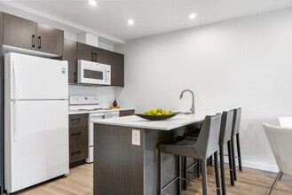 The Vue in Victoria, BC - Foto de edificio - Building Photo