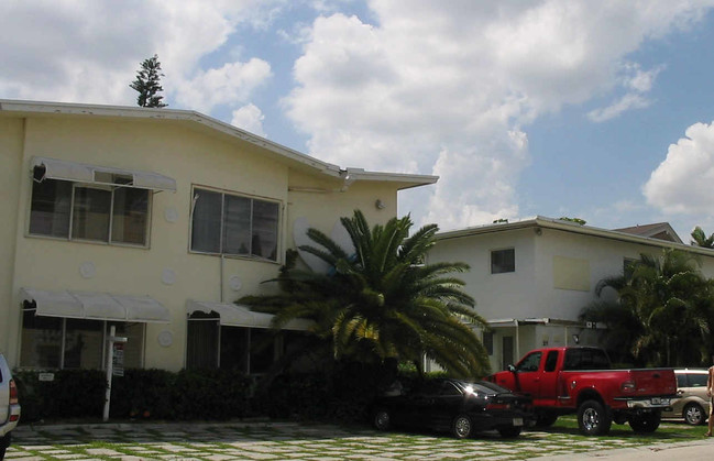 27 Isle Of Venice Dr in Fort Lauderdale, FL - Foto de edificio - Building Photo