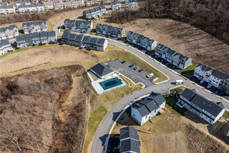 404 Greenwood Dr in Canonsburg, PA - Building Photo - Building Photo