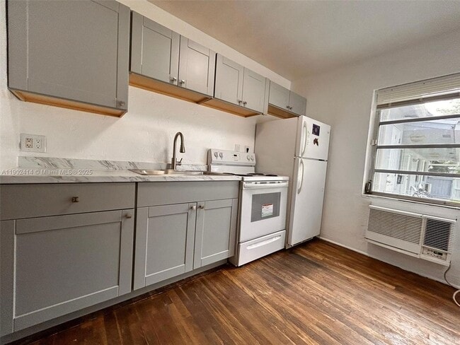 1928 Wilson St, Unit 1 in Hollywood, FL - Foto de edificio - Building Photo