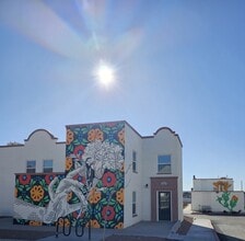 Corona Del Valle Apartments Income Restricted in El Paso, TX - Foto de edificio - Building Photo