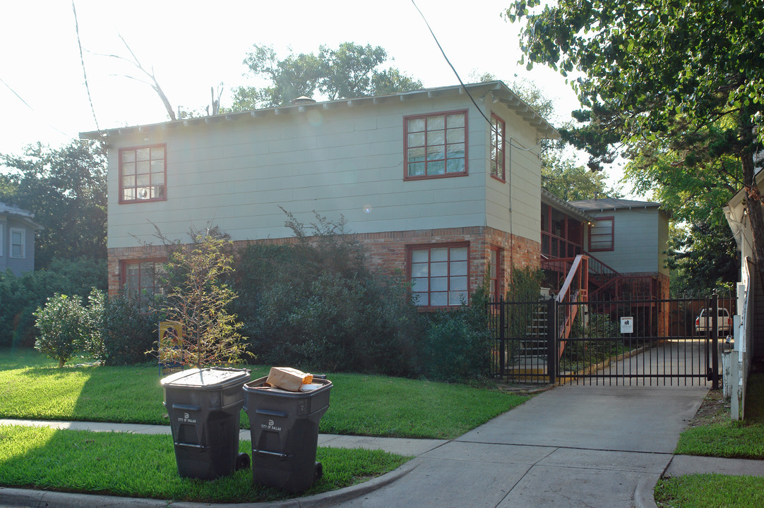 8 plex in Dallas, TX - Building Photo