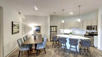 Pearl Midlane in Houston, TX - Building Photo - Building Photo