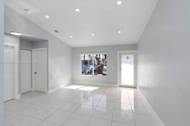 7300 W 29th Ave in Hialeah, FL - Building Photo - Building Photo
