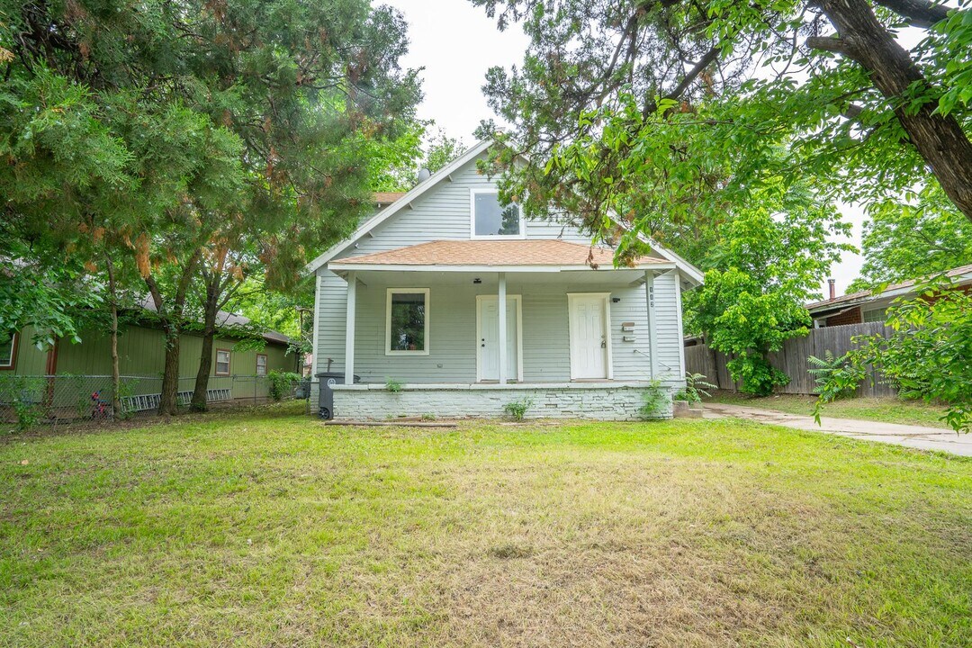 112 N Delaware Pl in Tulsa, OK - Building Photo