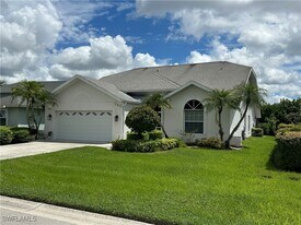 740 Lambton Ln in Naples, FL - Building Photo