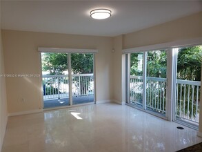 2740 SW 28th Ct-Unit -209 in Miami, FL - Building Photo - Building Photo